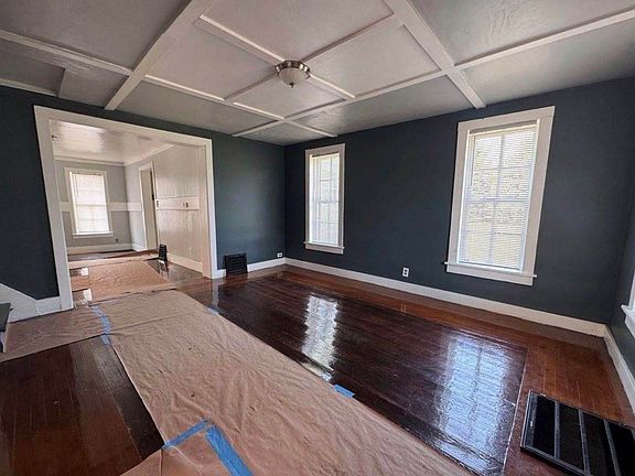 5th image of 302 Coeburg St