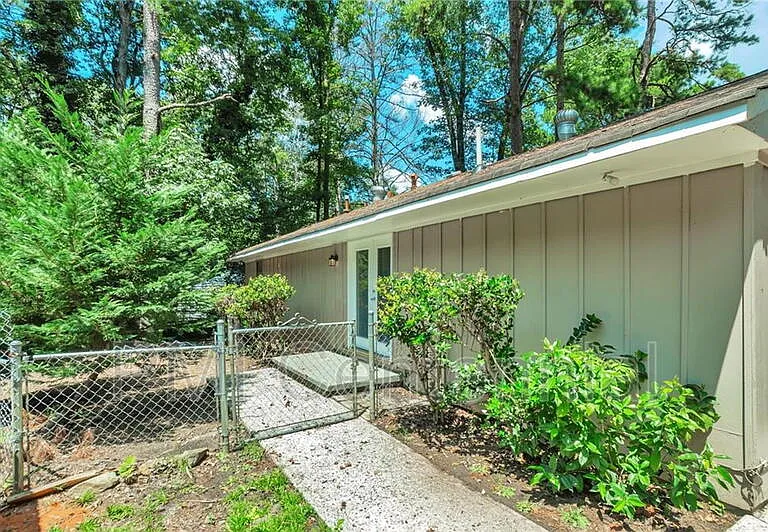 484 Evergreen Dr — Photo 25