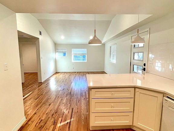 5th image of 700 Woodlawn Ave #4