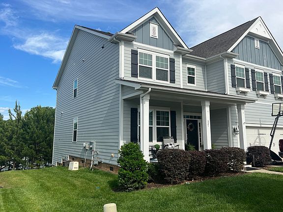 3rd image of 521 Lakeview Dr