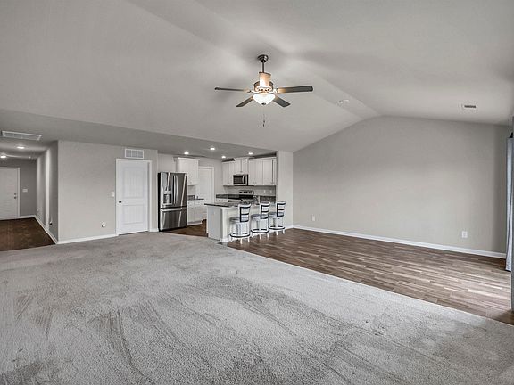 4th image of 713 Sapodilla Ln