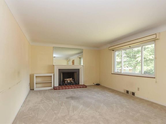 3rd image of 2765 Roseann Ln