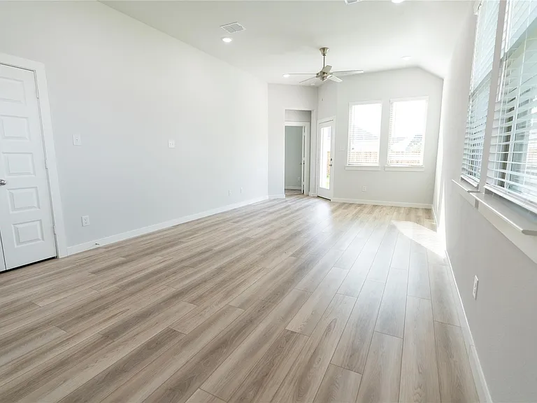 4802 Ellison Dr — Photo 6