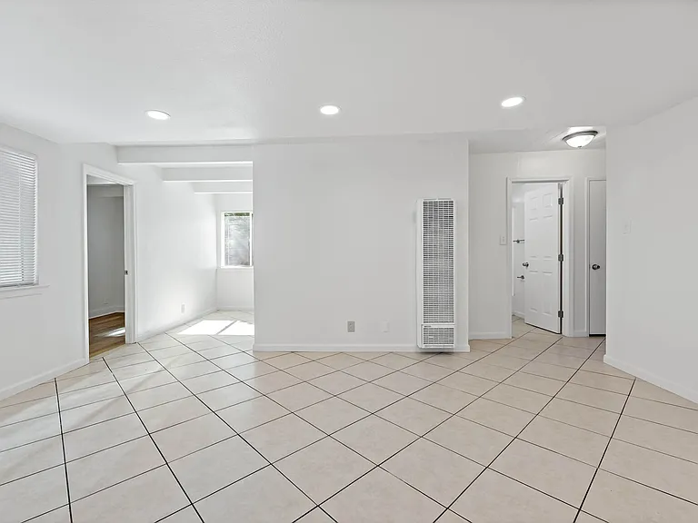 651 S 29th St #645 — Photo 4