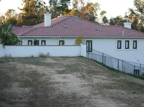 2107 Gainsborough Dr, Riverside, CA 92506