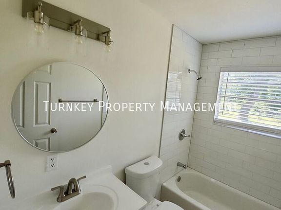 4th image of 6407 Pecan Ln