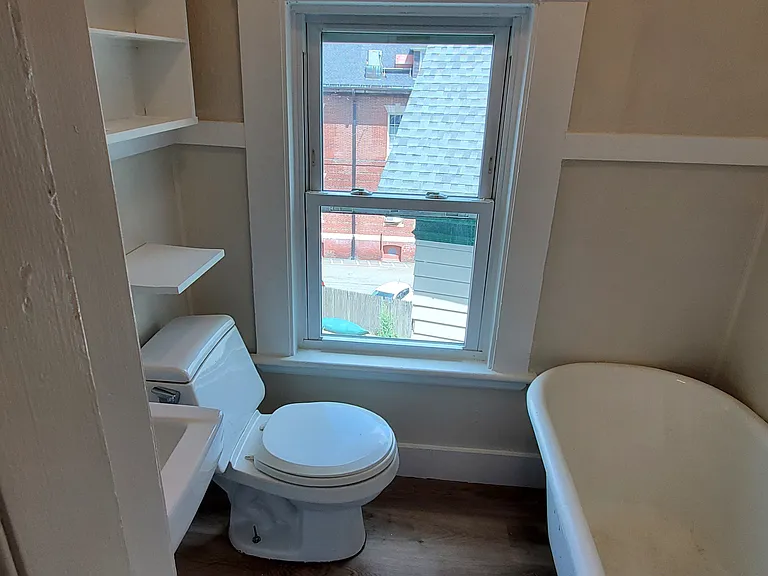 Charming clawfoot tub