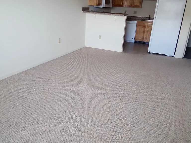 1825 Wichman Ln — Photo 3