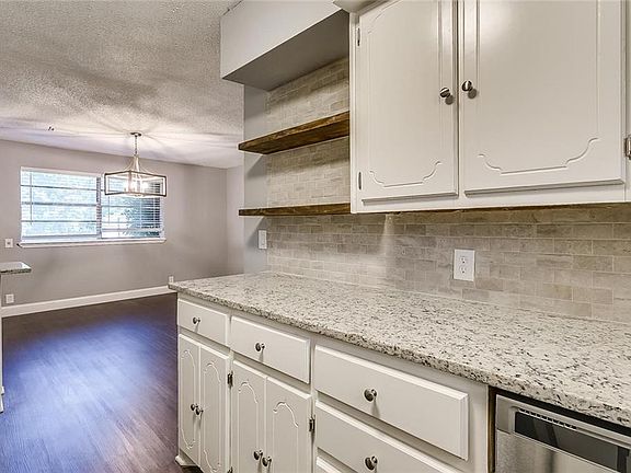 5th image of 713 SW Sunnybrook Dr