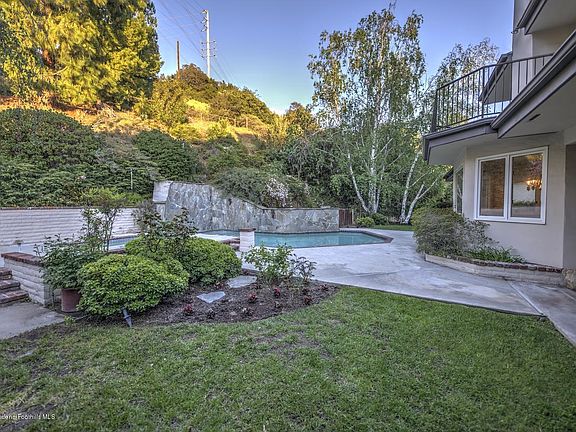 5th image of 831 Greenridge Dr