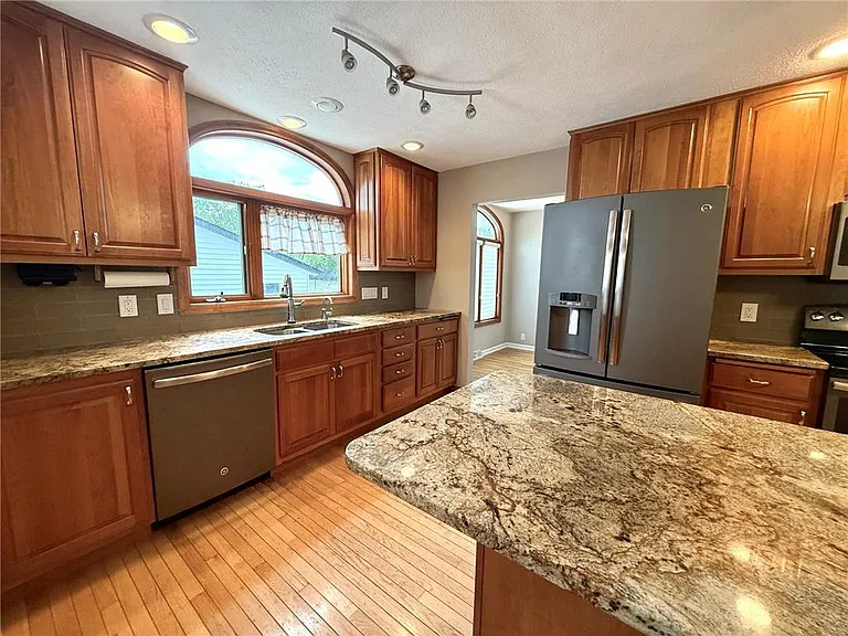 225 Sunrise Blvd — Photo 11