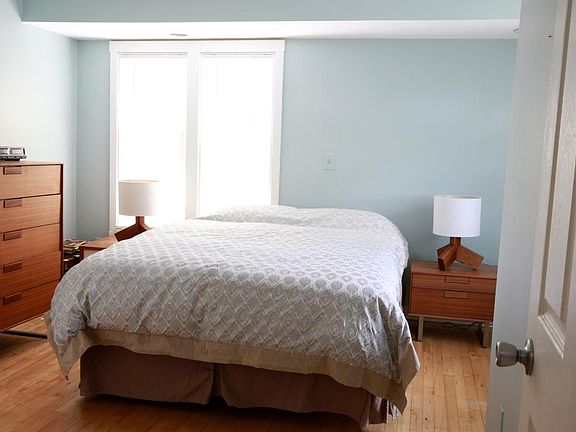 5th image of 713 19th Ave NE #2