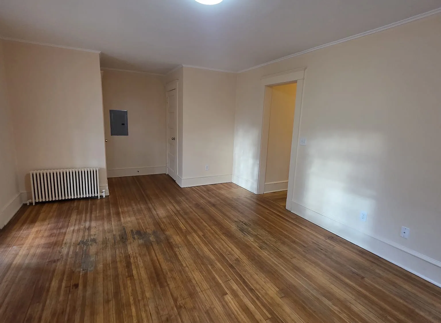 3 bed, 1600 sqft, $2,100 — Photo 2