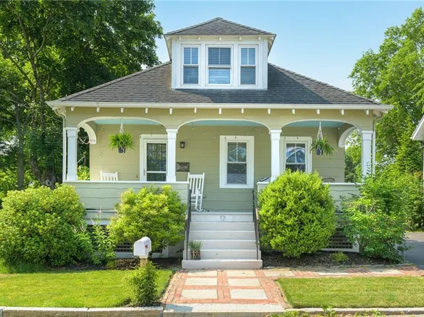 17 Lillis Ave, Barrington, RI 02806