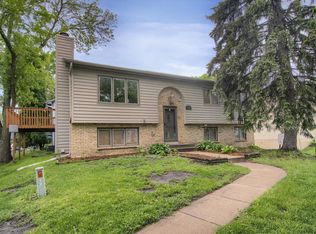 3485 Pilgrim Ln N, Plymouth, MN 55441