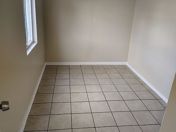 2nd image of 1381 N Mountain View Ave #4