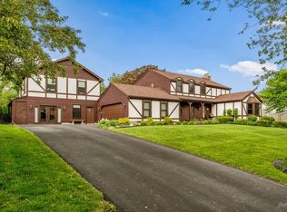 1033 Twisted Oak Ct, Algonquin, IL 60102