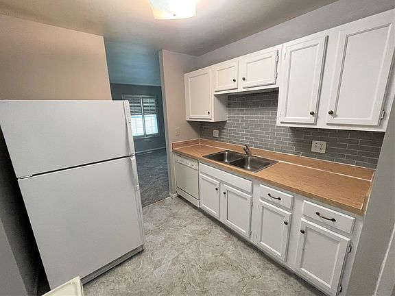4th image of 2S411 Continental Dr