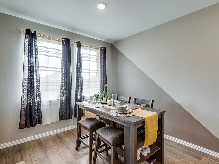 2116 Angus Dr — Photo 5