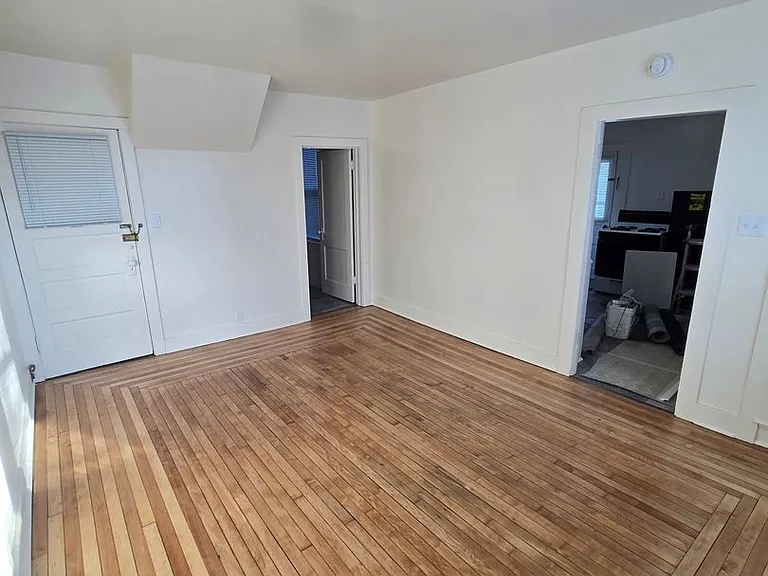 109 Milwaukee Ave W — Photo 2
