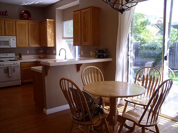 5th image of 328 Summergrove Cir
