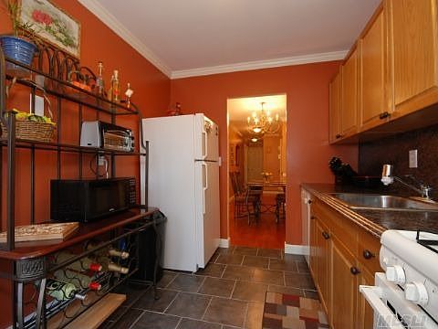 3rd image of 460 Old Town Rd APT 14B