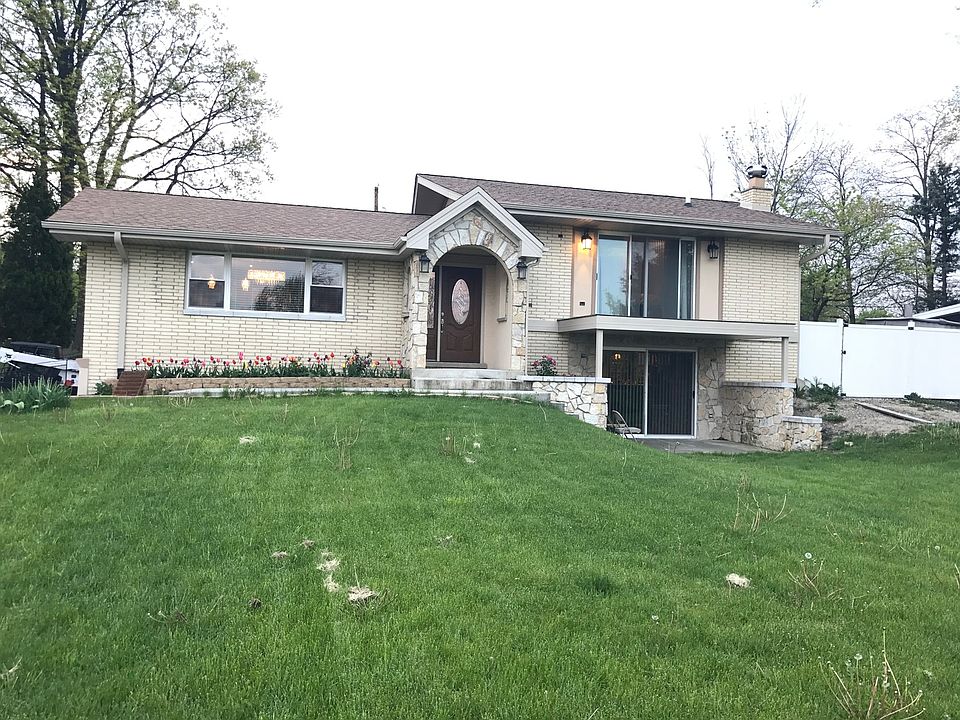 1st image of 9421 W 135th St