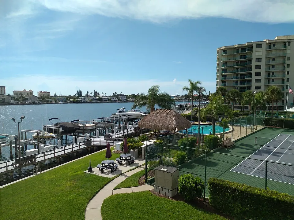 660 Island Way #204