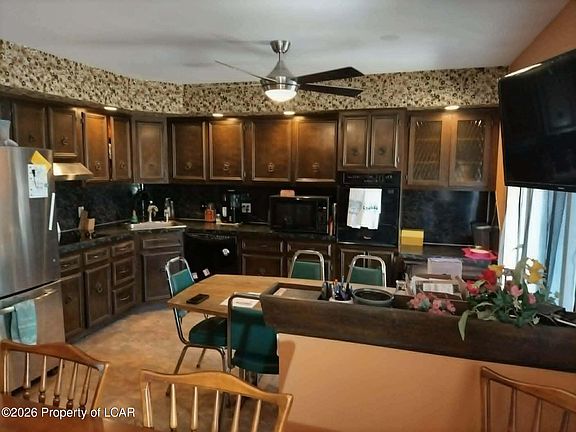 5th image of 160 Coxe St