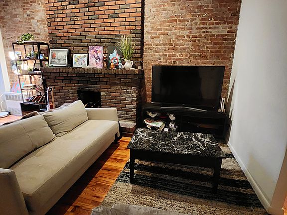 2nd image of 132 W 72nd St APT 3B