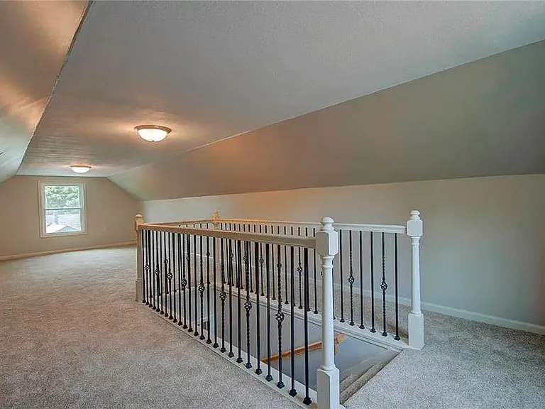 Upstairs- Loft/bedroom