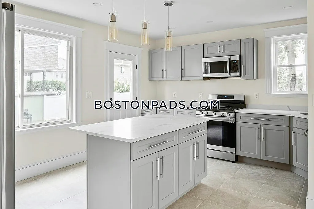5 bed, 3.5 bath, 9999 sqft, $6,500 — Photo 2