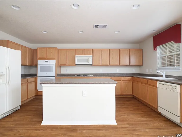 7211 Balcon Is — Photo 11