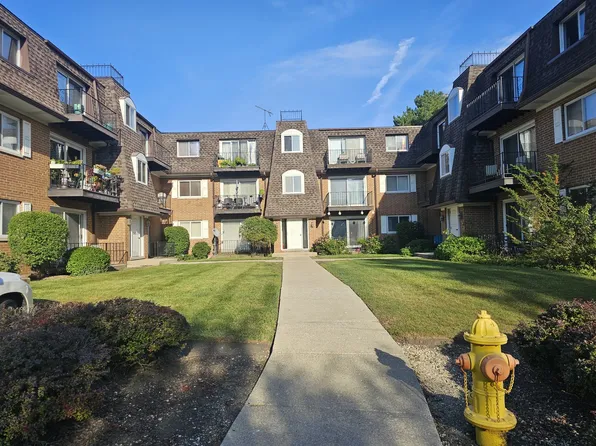 1903 W Golf Rd APT 1B, Mount Prospect, IL 60056