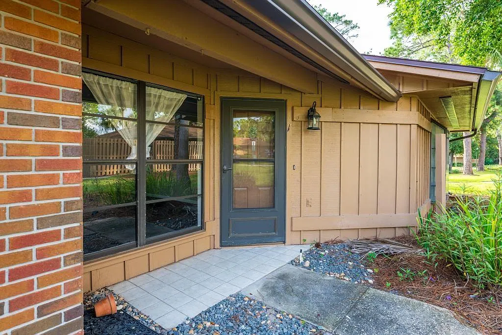 2 bed, 2.0 bath, 1136 sqft, $2,100 — Photo 1