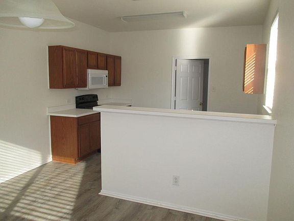 5th image of 12153 Thicket Bend Dr