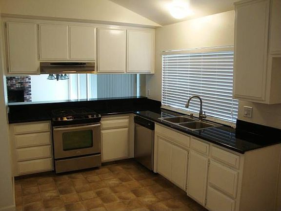 2nd image of 711 Montgomery Pl