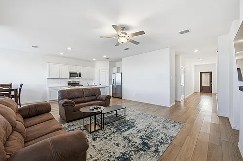 216 Post Oak St Photo 1