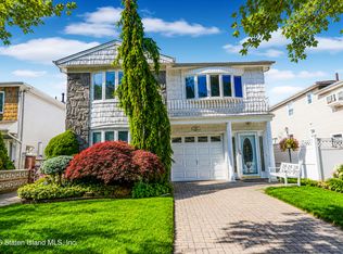 102 Saxon Ave, Staten Island, NY 10314