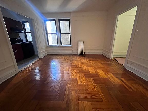 3rd image of 2901 Matthews Ave APT 3A