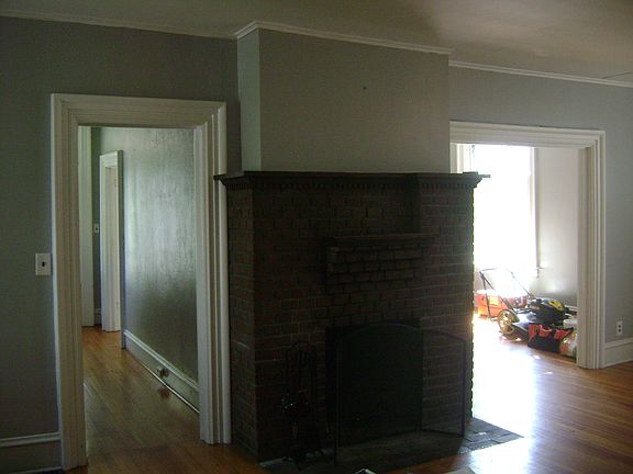 5th image of 493 Walnut St