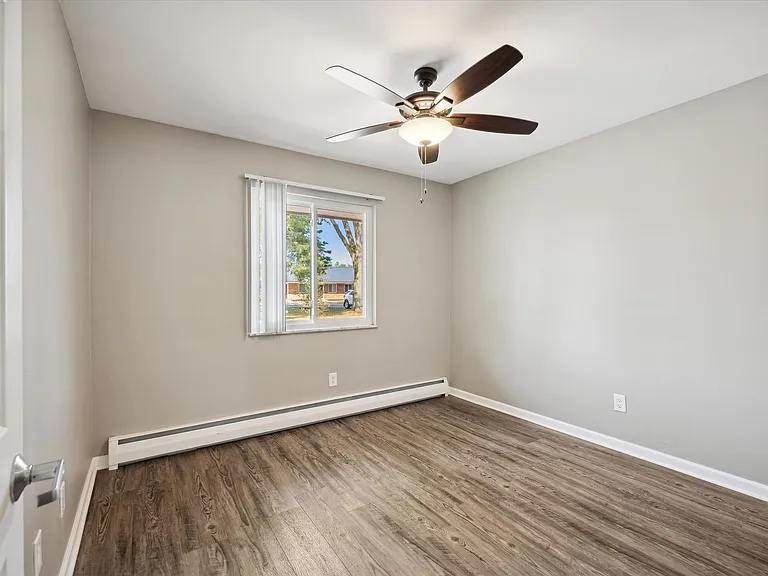 4101 Harvest Ln — Photo 8
