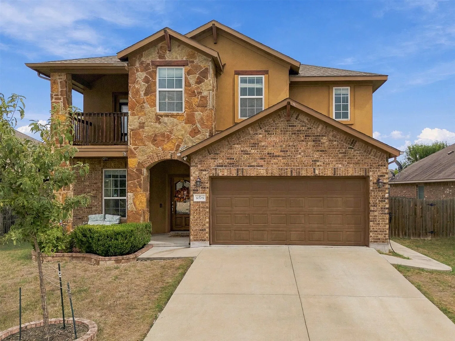 5 bed, 3.5 bath, 2999 sqft, $2,850 — Photo 2