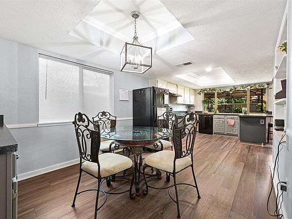 5th image of 2819 Killdeer Ln