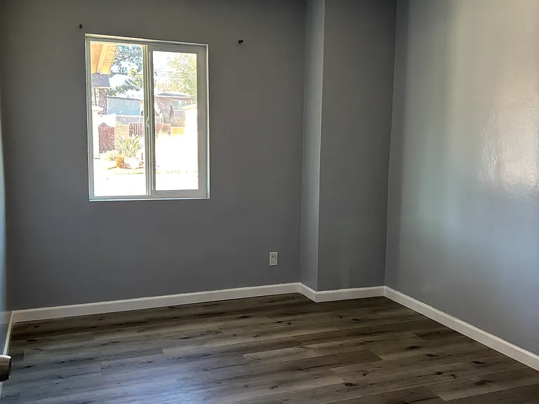 5265 Pirotte Dr — Photo 7