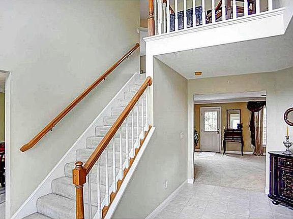 2nd image of 2920 Parkwood Dr