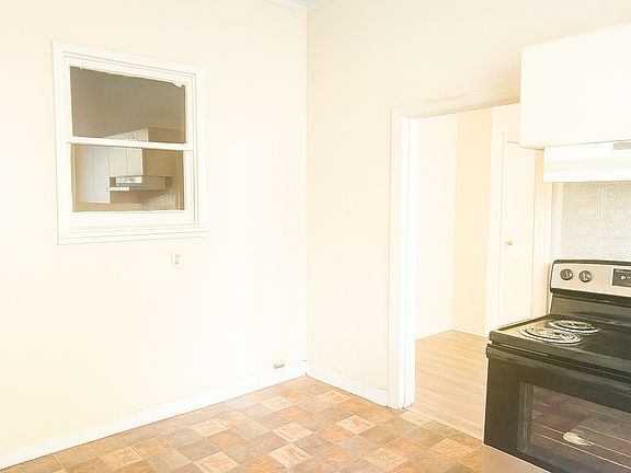 3rd image of 109 Glasgow St APT C