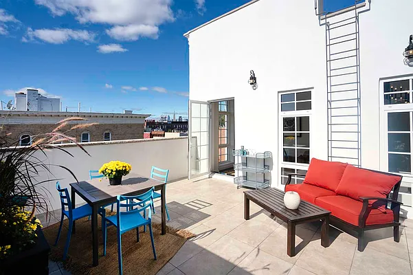 Sold by The InHouse Group | media 1