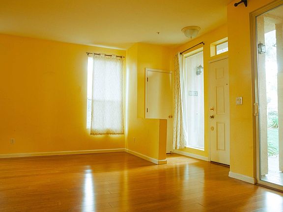 4th image of 1043 Esparanza Way