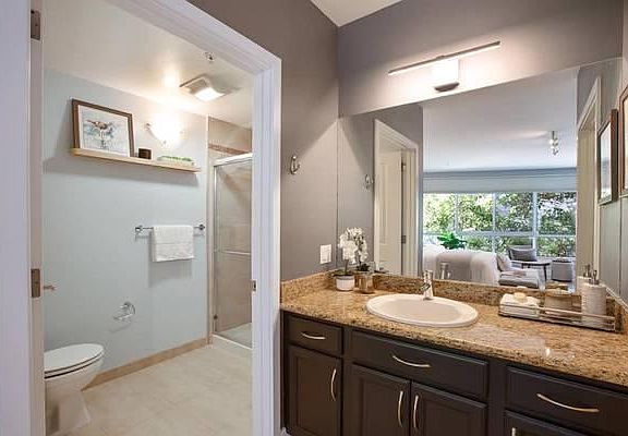 3rd image of 638 19th St Unit 4